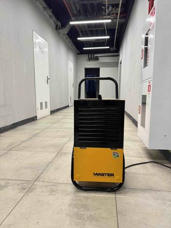 Продам осушитель воздуха Master DH 752