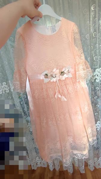 Нарядное платье на 6-7лет