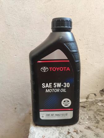 Продам оригинальное моторное масло Toyota Motor Oil SN PLUS 5W-30 5шт.