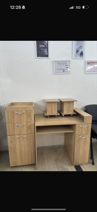 Маникюрный стол
