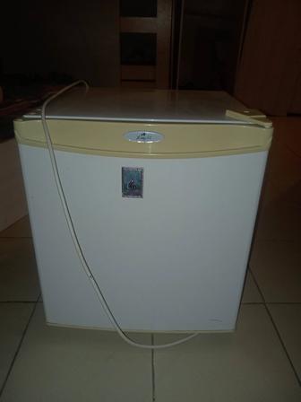 Продам небольшой холодильник