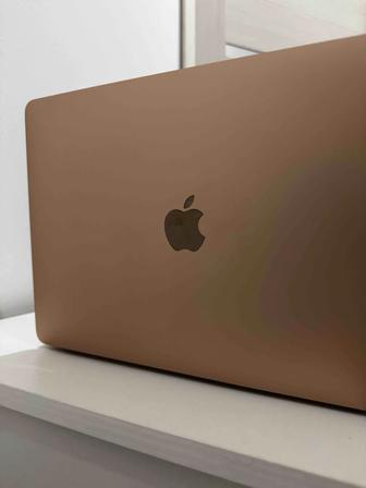 Макбук. MacBook Air 2020 i3 / 8ГБ / 256ГБ