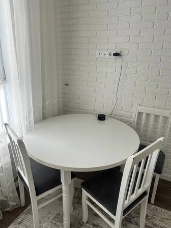 Продам кухонный стол и 4 стула