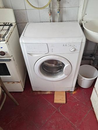 Срочно продам стиральную машину индезит
