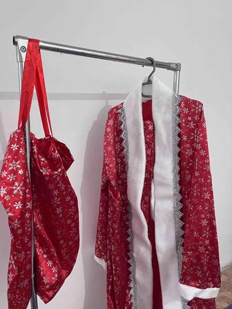 Прокат новогодних костюмов Деда Мороза и Снегурочки