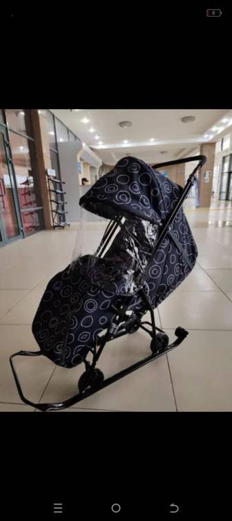 Самки коляска