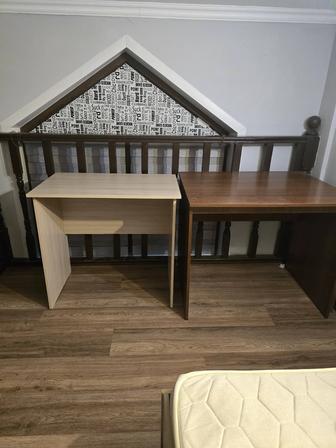 Стол белый и черный