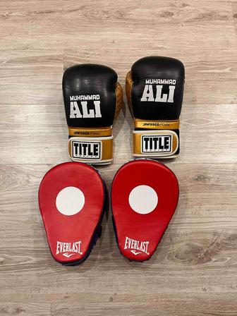 Боксерские перчатки