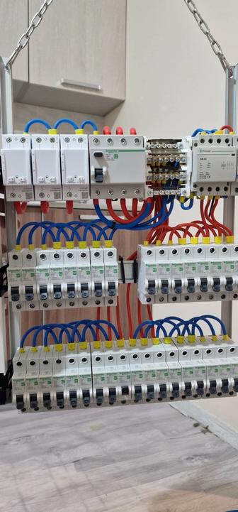 Опытный электрик