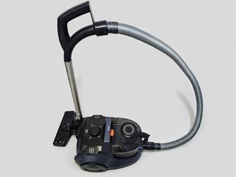 Пылесос Artel VCC4822B черный, синий