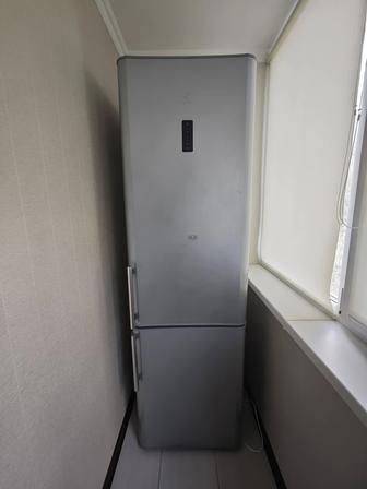 Продам холодильник Indesit