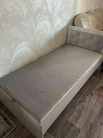 Продам кровать с матрасом и ящиком