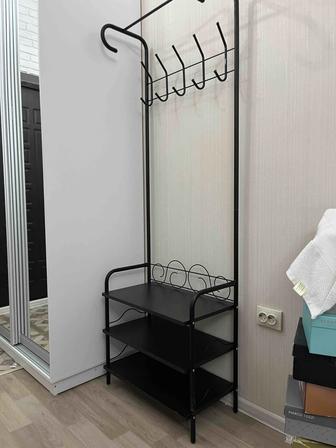 Вешалка в прихожую обувными полками.