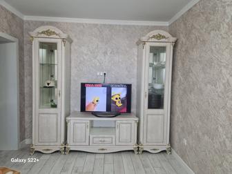 Шкаф витрина и комод