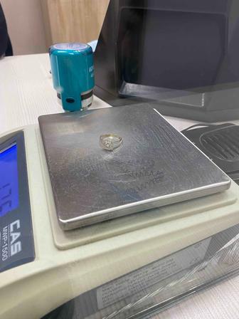 золотое кольцо с бриллиантом 16.5