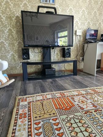 Продам телевизор. Диагональ 120.