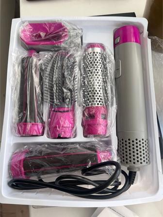 Продаю фен с насадками новый