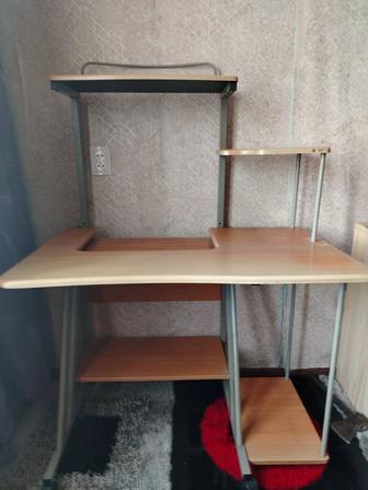 Продам рабочий стол недорого
