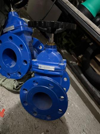 Задвижка фланцевая клиновая с ручным управлением