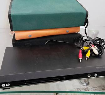 DVD -плеер и CD диски с фильмами 150 штук