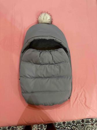 Продам детские зимние комбинезоны