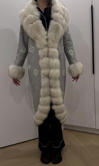 Пальто из натуральной альпаки с песцом