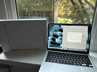 Ноутбук Apple MacBook Air 
Гб / SSD 256 Гб / macOS / MLXY3