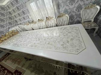 Стол и стулья