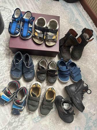 Отдам детские кроссовки