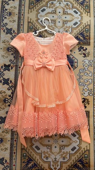 Продаю нарядное платья для девочки 2-3-4лет