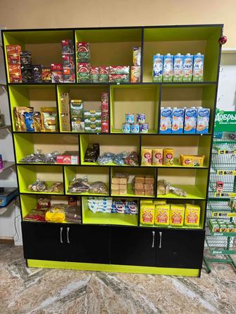 Продам оборудование,витрины полки и холодильники