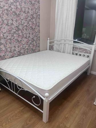 Продается кровать с ортопедическим матрасом