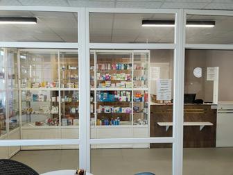 Продам оборудование для аптеки витрины