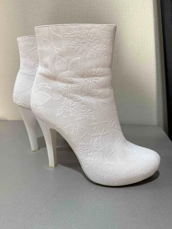 Отдам бесплатно женские сапожки