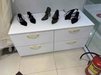 Шкаф с ящиками , комод