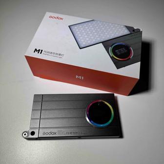 Осветитель светодиодный Godox RGB Mini Creative M1