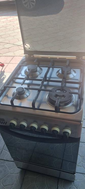 Газовая плита Ariston Hotpoint.