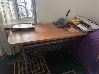 Продам кухонный стол