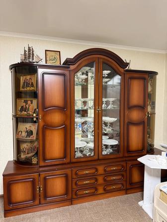 Продам шкаф, сервант