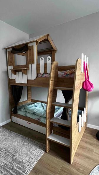 Детская двухъярусная кровать