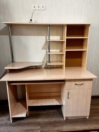 Продаются компьютерный стол