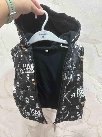 Безрукавка теплая фирмы Karl