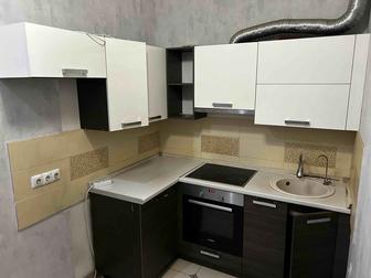 Продам хороший кухонный гарнитур с плитой и духовкой