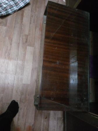 Отдам бесплатно деревянный журнальный столик