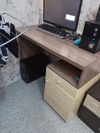 Продам стол письменный