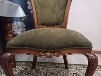 Стол и стулья