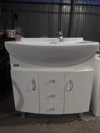 Раковина с тумбой со смесителем Grohe