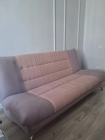 Продам диванный комплект (диван и два кресла)