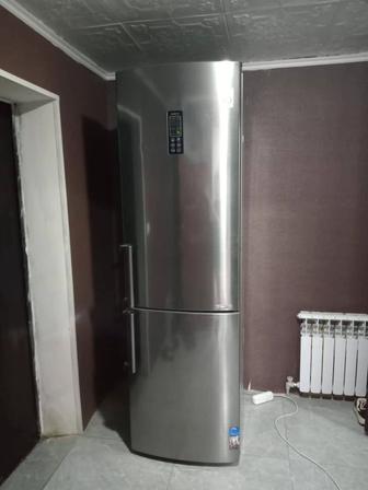 Холодильник LG в хорошем состоянии