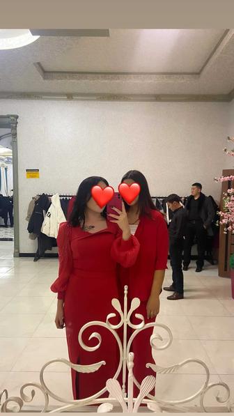 Красное вечернее платье